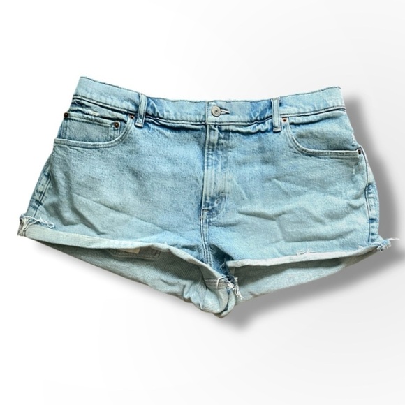 Abercrombie & Fitch Light Wash Distressed Blue Jean Mom Shorts Women’s Size 34 - Picture 1 of 15